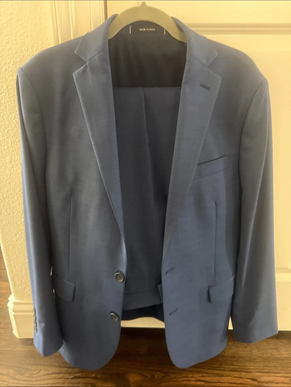Kenneth Cole AWEARNESS Men's Navy suit 40R jacket and 34x32 pant